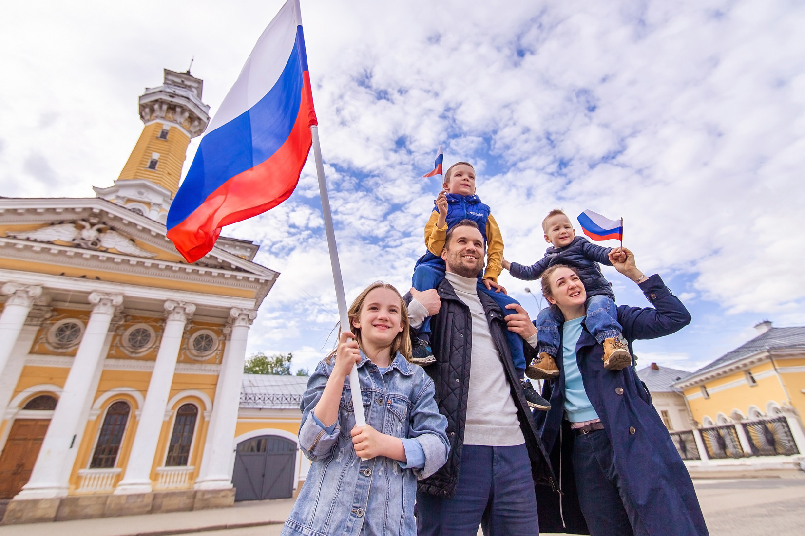 Поздравление Энрика Муслимова с Днем Государственного флага Российской Федерации