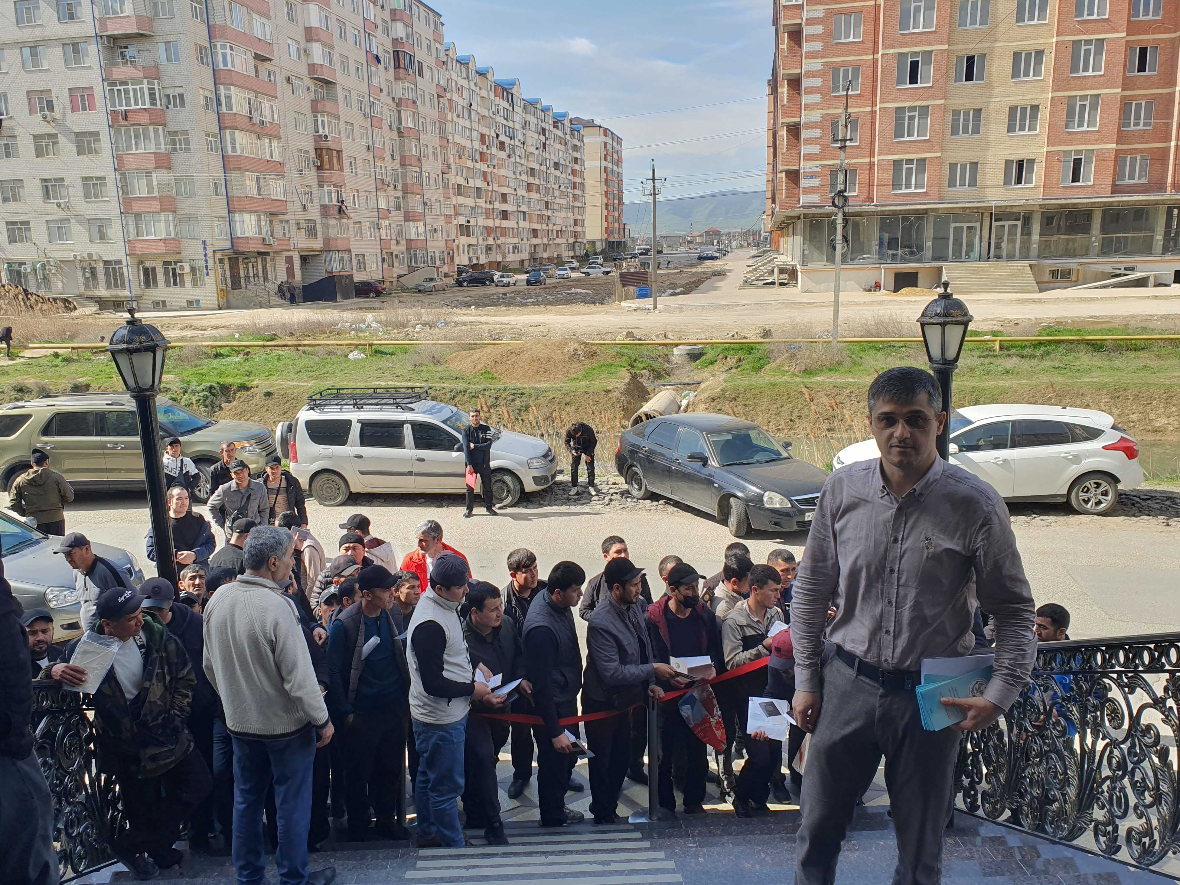 В Каспийске прошла встреча с иностранными гражданами, осуществляющими трудовую деятельность на территории республики.