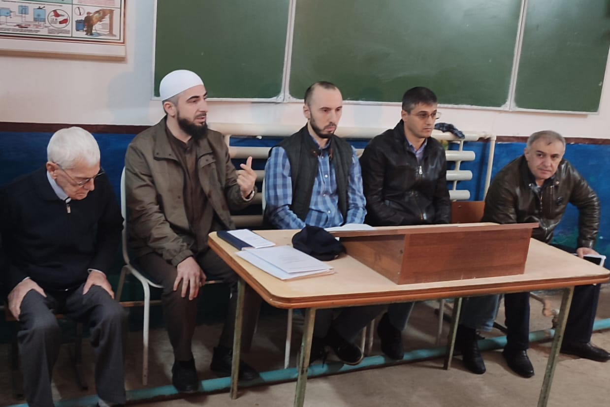 Представители Министерства по национальной политике и делам религий Республики Дагестан и Муфтията РД   встретились с осужденными, а также с иностранными гражданами.