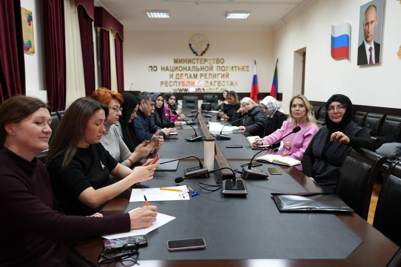 В Миннаце РД прошел очередной обучающий курс по подготовке заявок на конкурсы Фонда президентских грантов и Главы Республики Дагестан