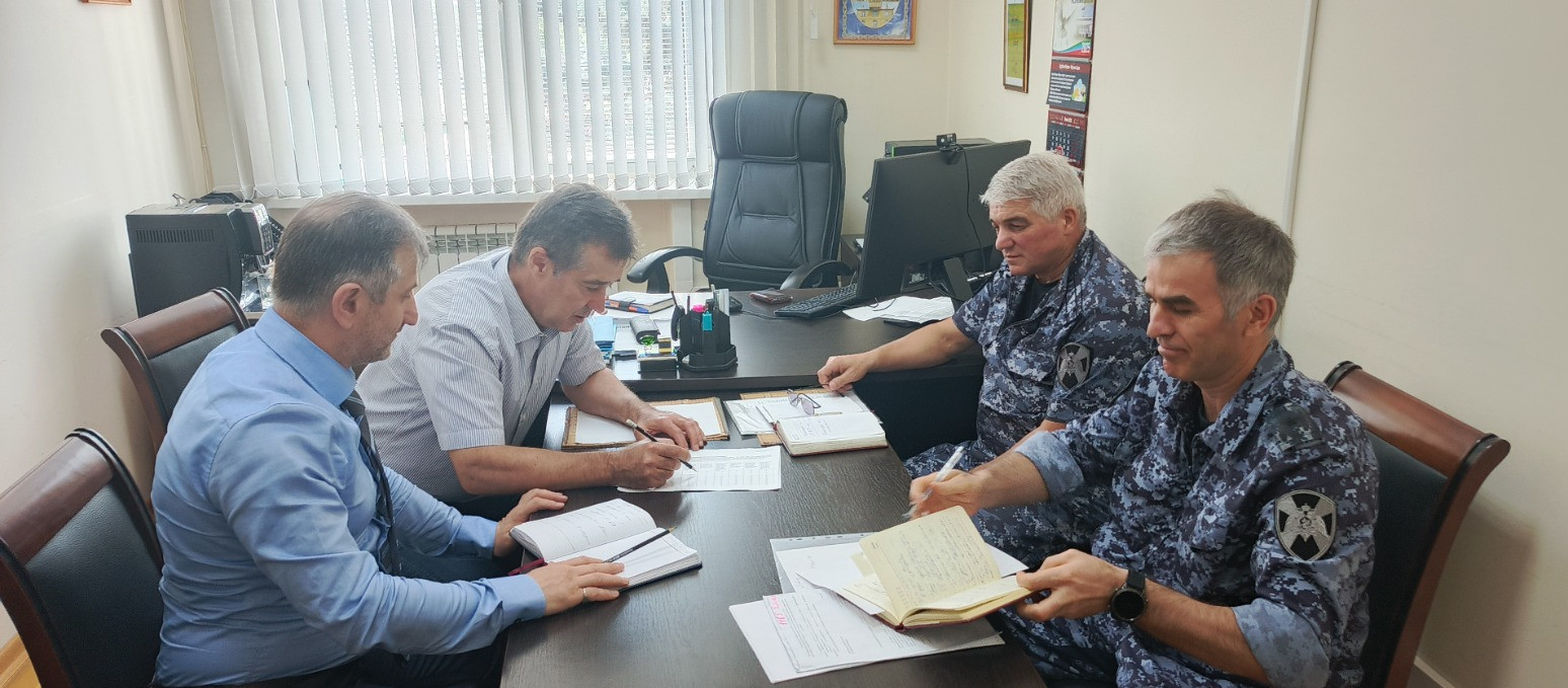 Миннац Дагестана и Росгвардия обсудили защиту религиозных объектов от террористических угроз