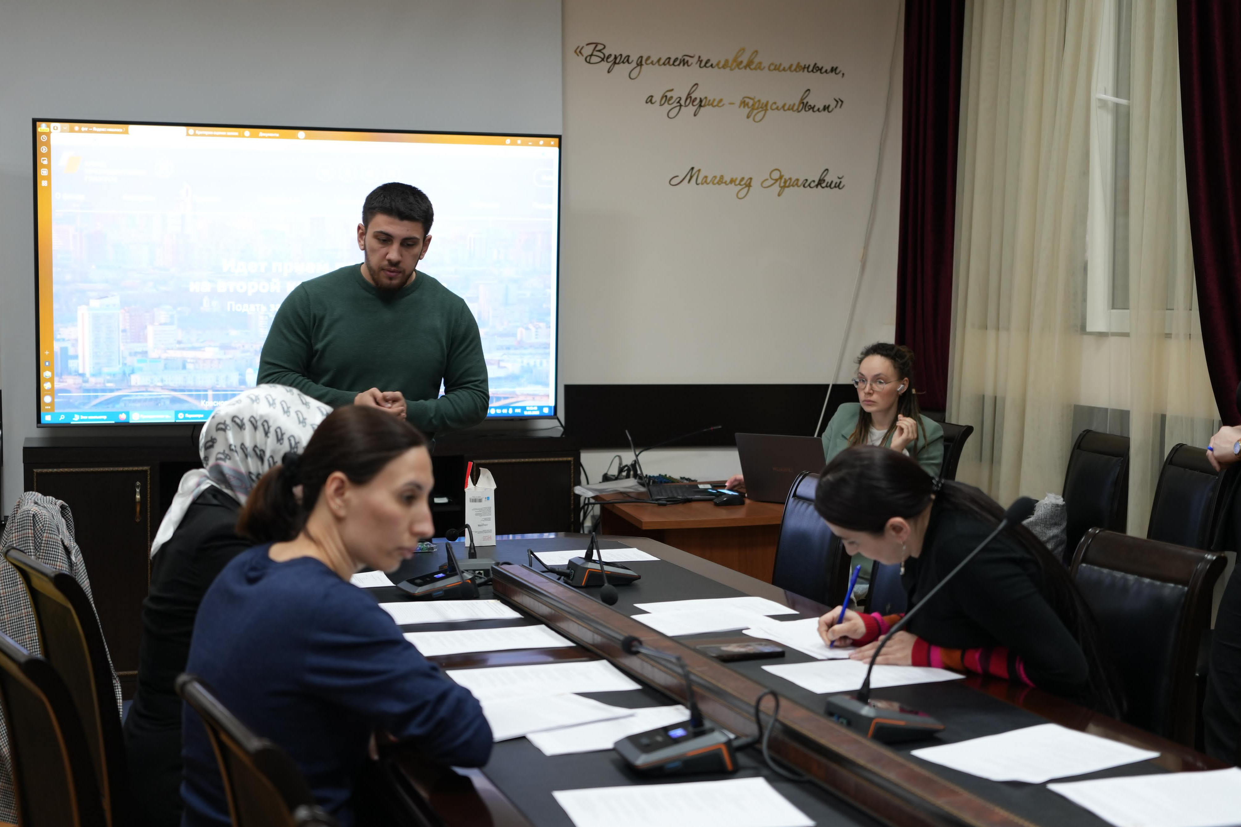 В Миннаце РД прошел заключительный обучающий курс по подготовке заявок на конкурсы Фонда президентских грантов и Главы Республики Дагестан