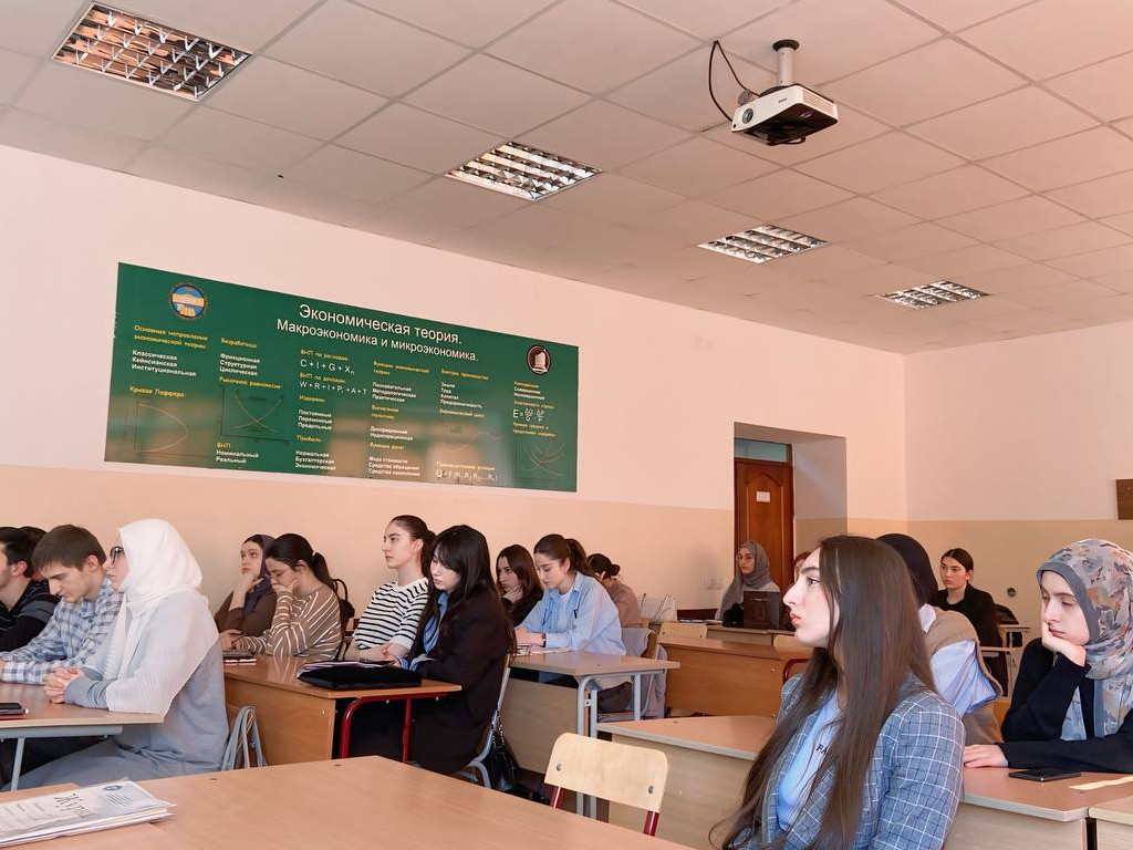 Открытый диалог со студентами экономического факультета прошел в ДГУ