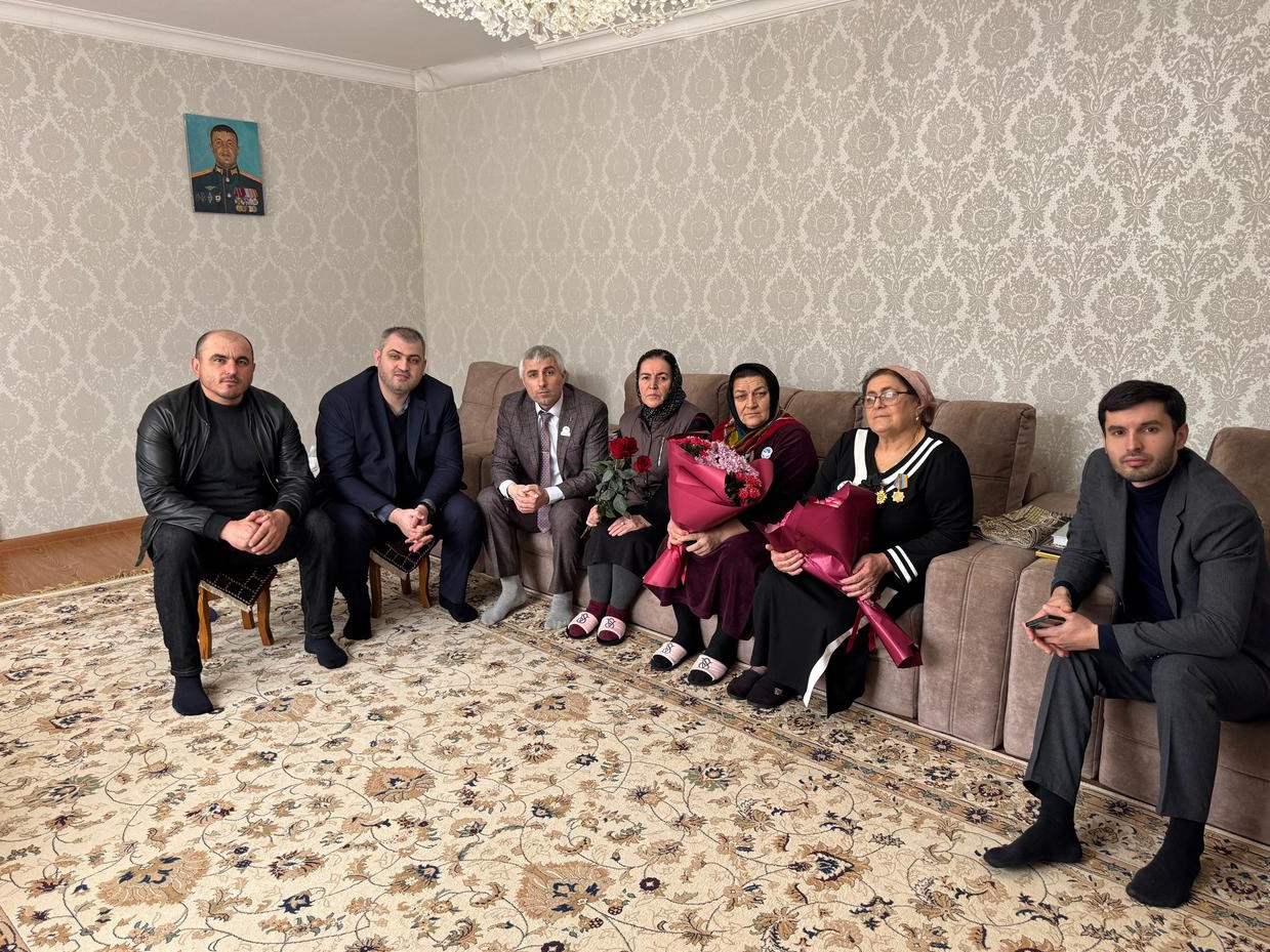 Мать участника СВО навестили в Кичи-Гимри Сергокалинского района