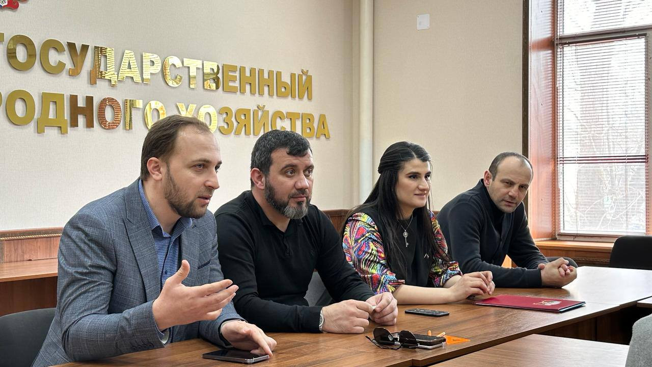 Открытый диалог прошел со студентами ДГУНХ