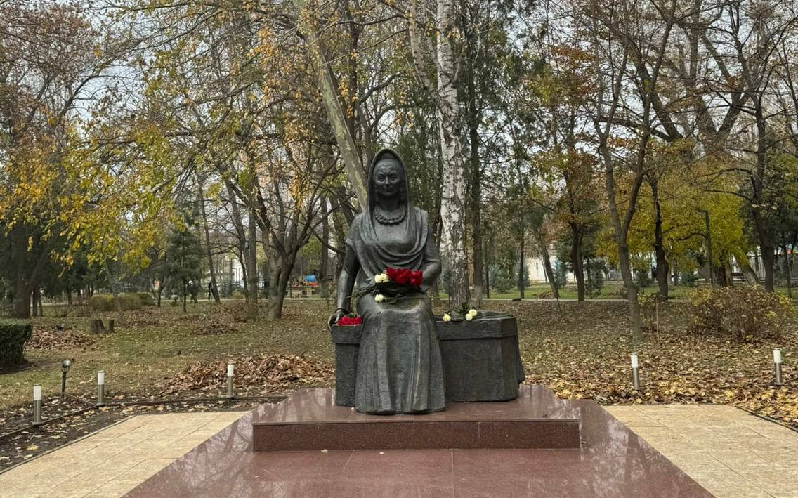 Миннац и Союз женщин Дагестана почтили память Великой Фазу Гамзатовны