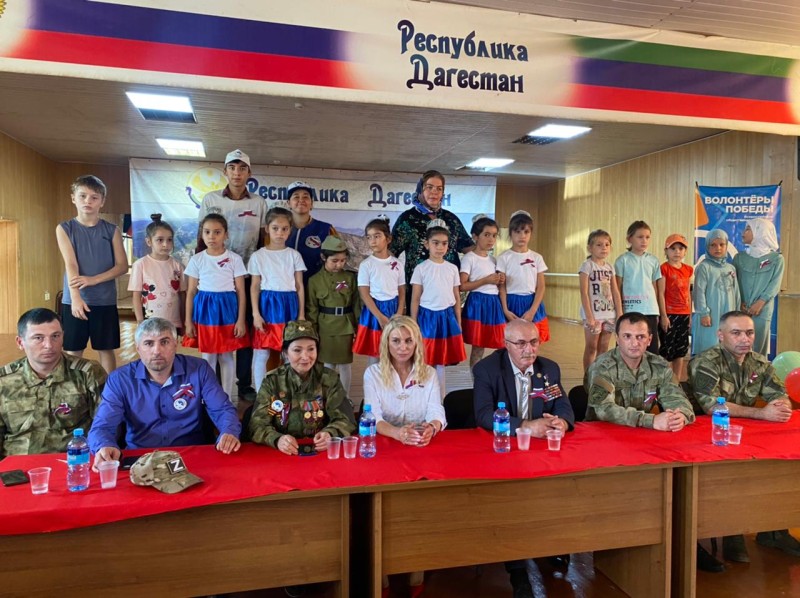 В поселке Шамхал отметили День Государственного флага