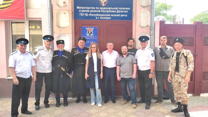 Ведущая программы «Секреты российского оружия» Анна Книшенко посетила Кизлярский республиканский казачий центр