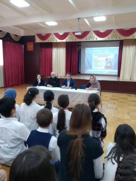 Миннац провел встречу с учащимися школы №29