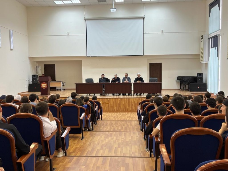 В ДГУ прошла встреча со студентами в рамках дискуссионной площадки «Открытый диалог»