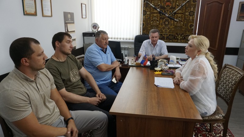 Депутат Народного Собрания республики Елена Павлюченко посетила Республикаснский казачий центр