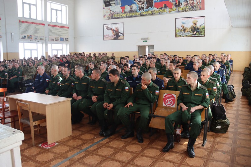 Очередная встреча с призывниками прошла в сборном пункте Махачкалы