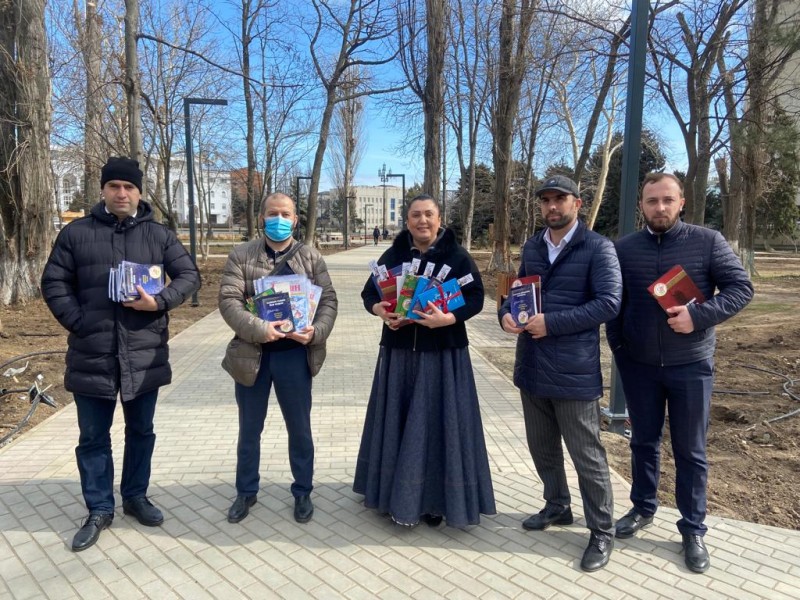 Миннац Дагестана провел акцию в Международный день дарения книг