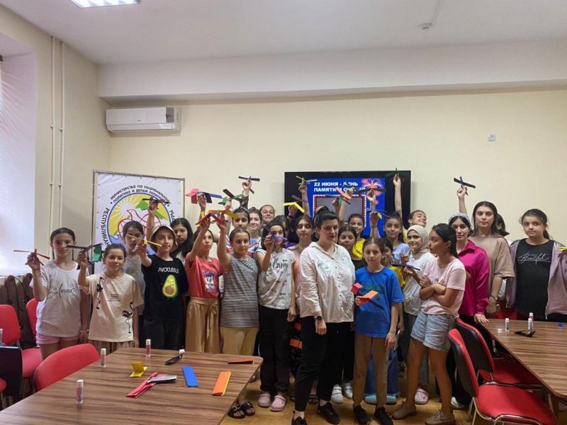 Центр русского языка и культуры провел мастер-класс для детей, приуроченный ко Дню памяти и скорби
