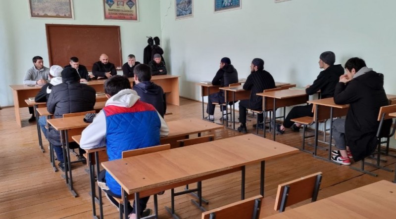 Сотрудники Миннаца РД встретились с учащимися и преподавателями Медресе имени Имама Шамиля при центральной Джума мечети