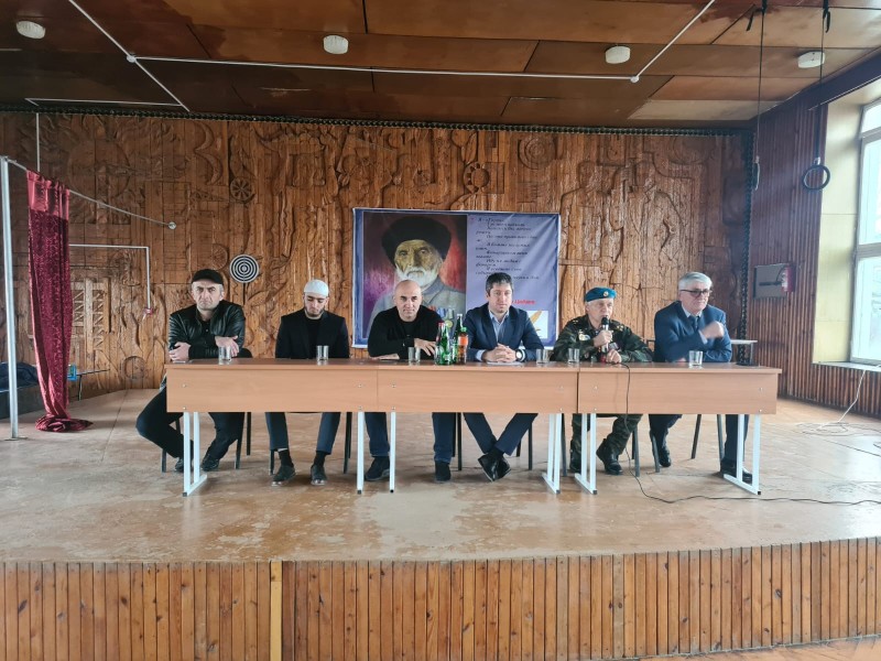 В рамках проекта «Наше будущее в наших руках» прошла встреча с учащимися Гуманитарно-Многопрофильного колледжа в Кизилюрте