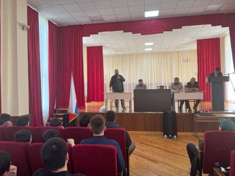 В Махачкале и Каспийске провели просветительские семинары для студентов колледжей