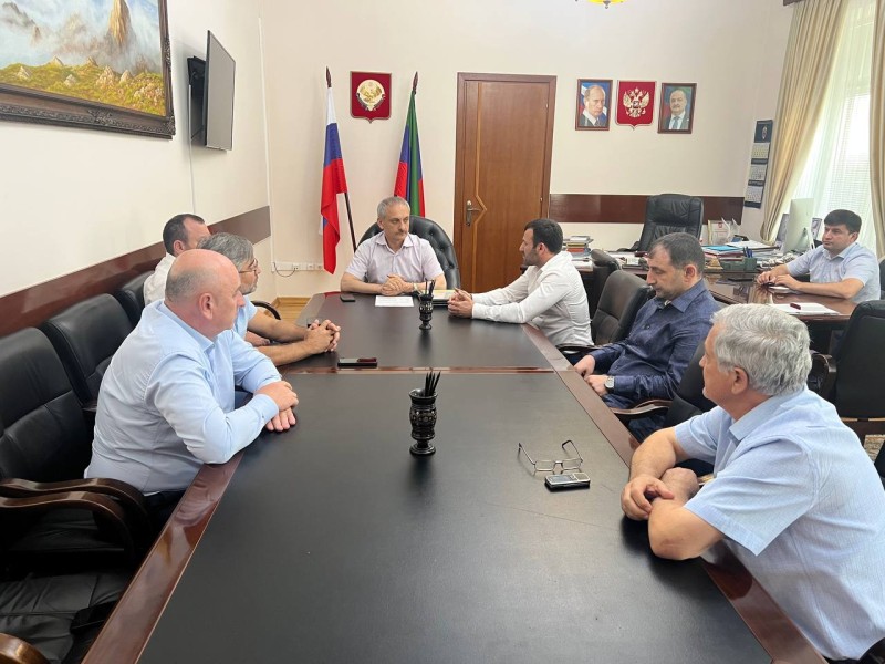 В Миннаце Дагестана прошло награждение организаторов турнира по вольной борьбе в Хабаровском крае