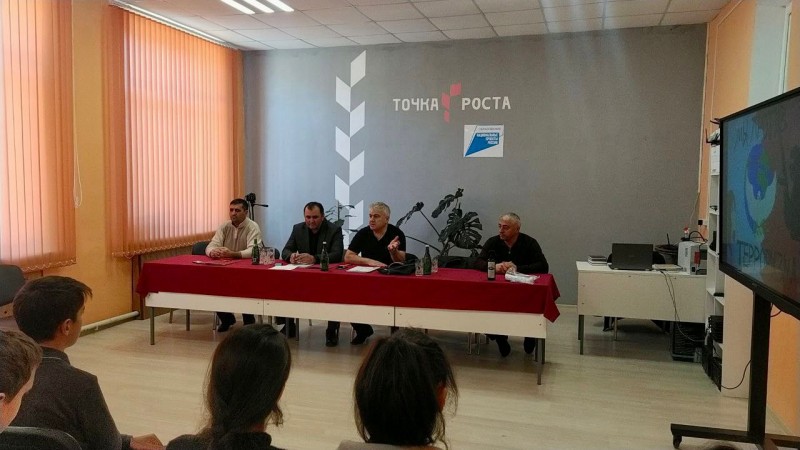 Шамиль Хадулаев встретился со школьниками Хивского района