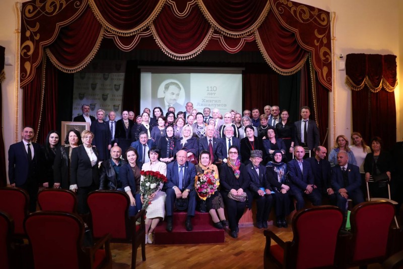 110 лет со дня рождения народного писателя Хизгила Авшалумова отметили в Махачкале