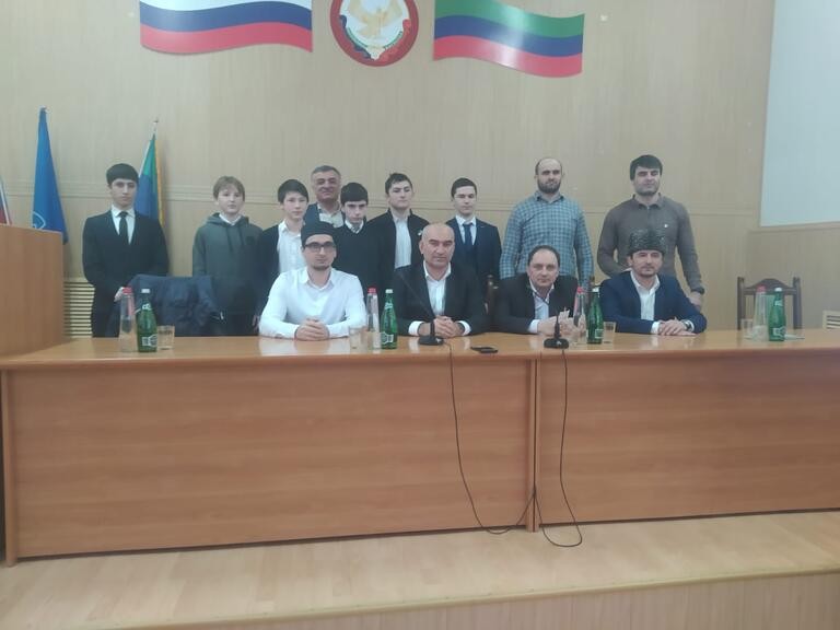 В Новолакском районе состоялась встреча представителей Миннаца РД с молодежью призывного возраста