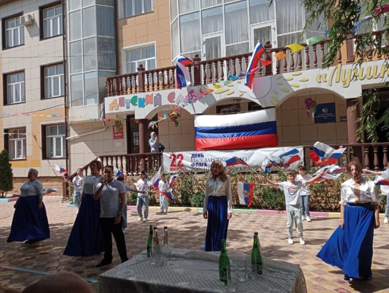 Государственный флаг России – это символ единения и согласия нашей многонациональной Родины