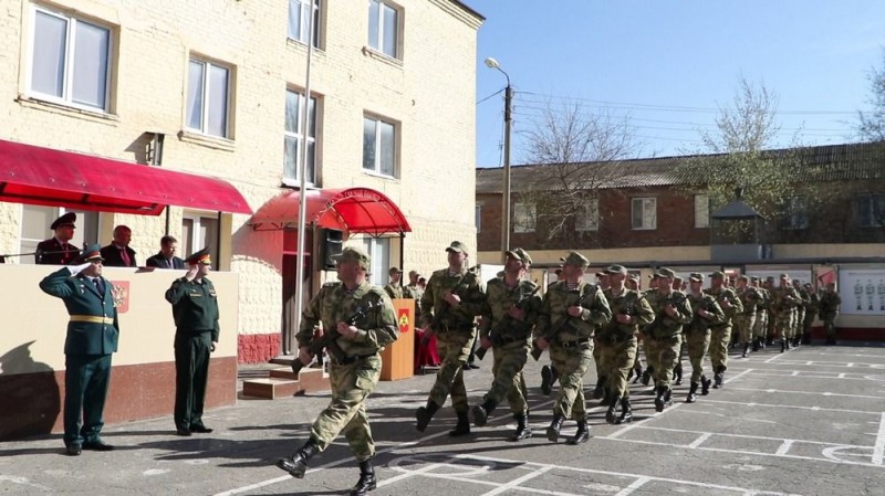 Энрик Муслимов принял участие во вручении Боевого знамени Росгвардии в Махачкале