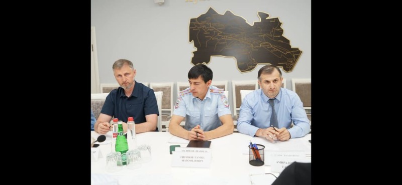Сотрудник Миннаца РД провел семинар в Хунзахском районе для лиц, получивших религиозное образование за рубежом