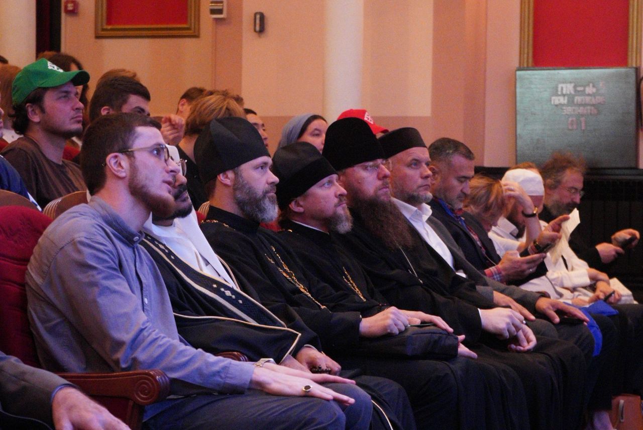 В Дербенте прошла Всероссийская научно-практической конференции «Единство традиций и инноваций: религия, цифровая безопасность и проектные решения в борьбе с терроризмом»