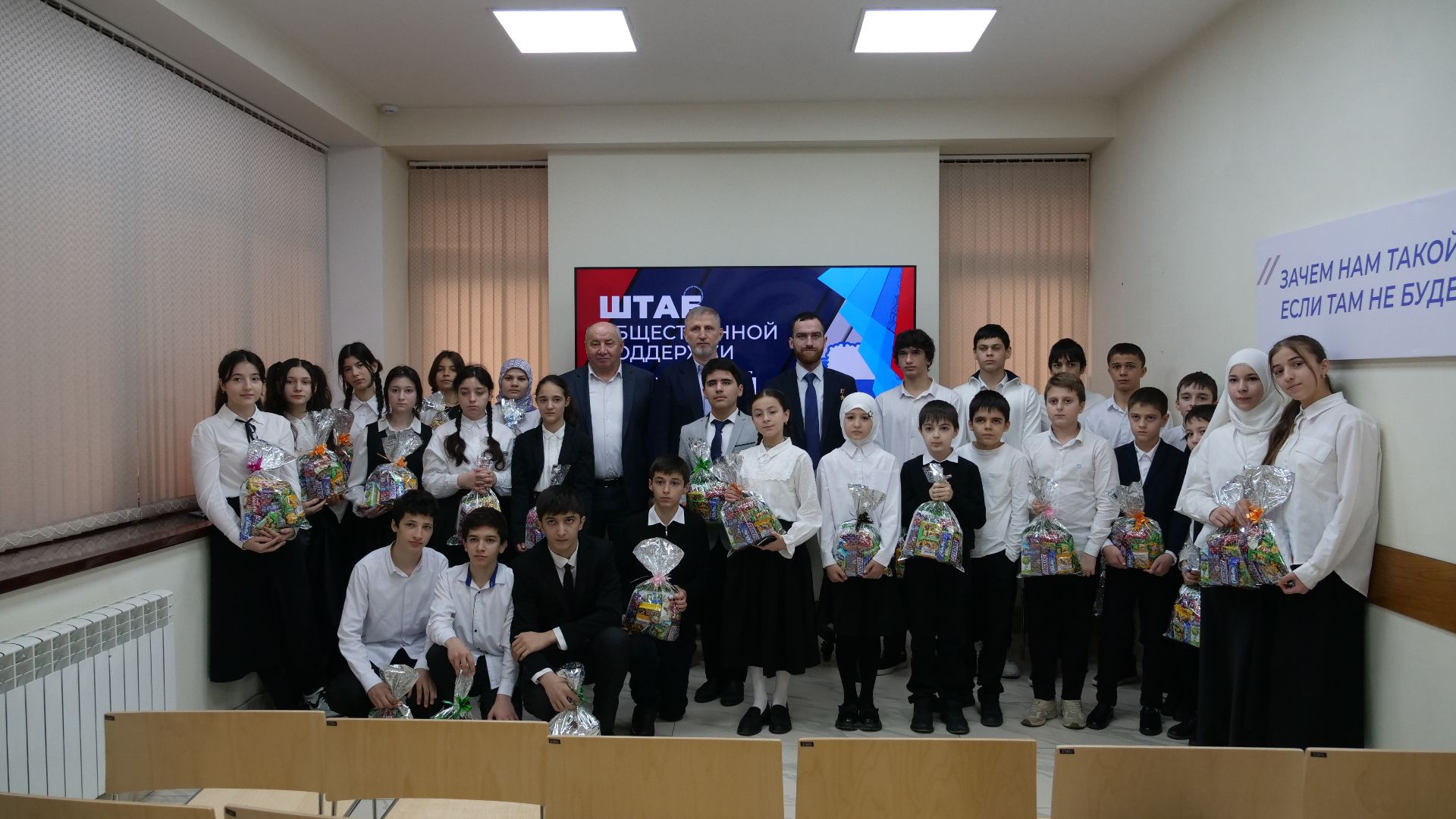 «Письма на фронт». Темирлан Абуталимов встретился с участниками патриотического проекта