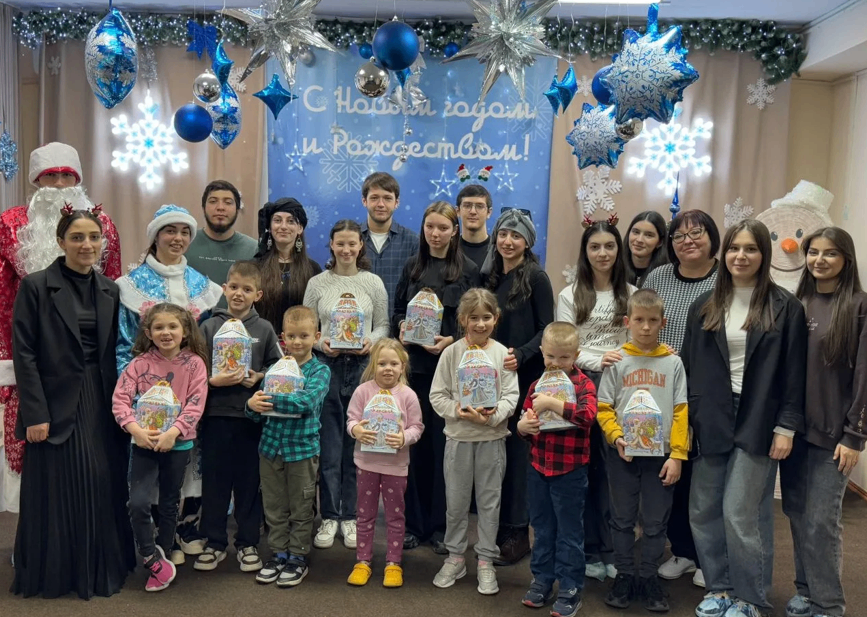 В Ставрополе дагестанские студенты организовали новогодний праздник для воспитанников детского дома