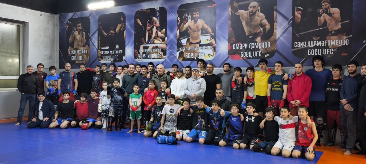 Встреча с Героями России. Темирлан Абуталимов и Магомед Баачилов посетили Школу единоборств в Махачкале