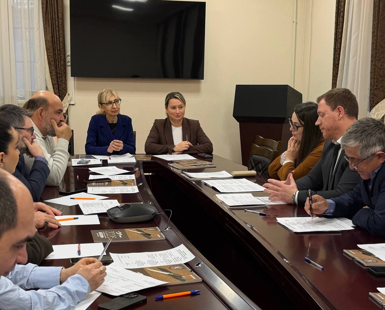 Межконфессиональное воспитание молодежи и укрепление культуры взаимного уважения обсудили в Махачкале