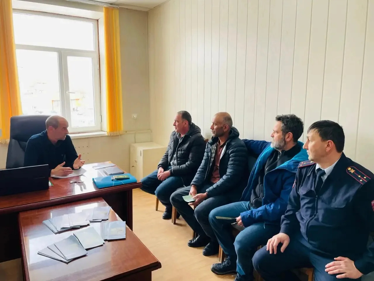 В Новолакском районе мигрантам рассказали о новых правилах и возможностях в России