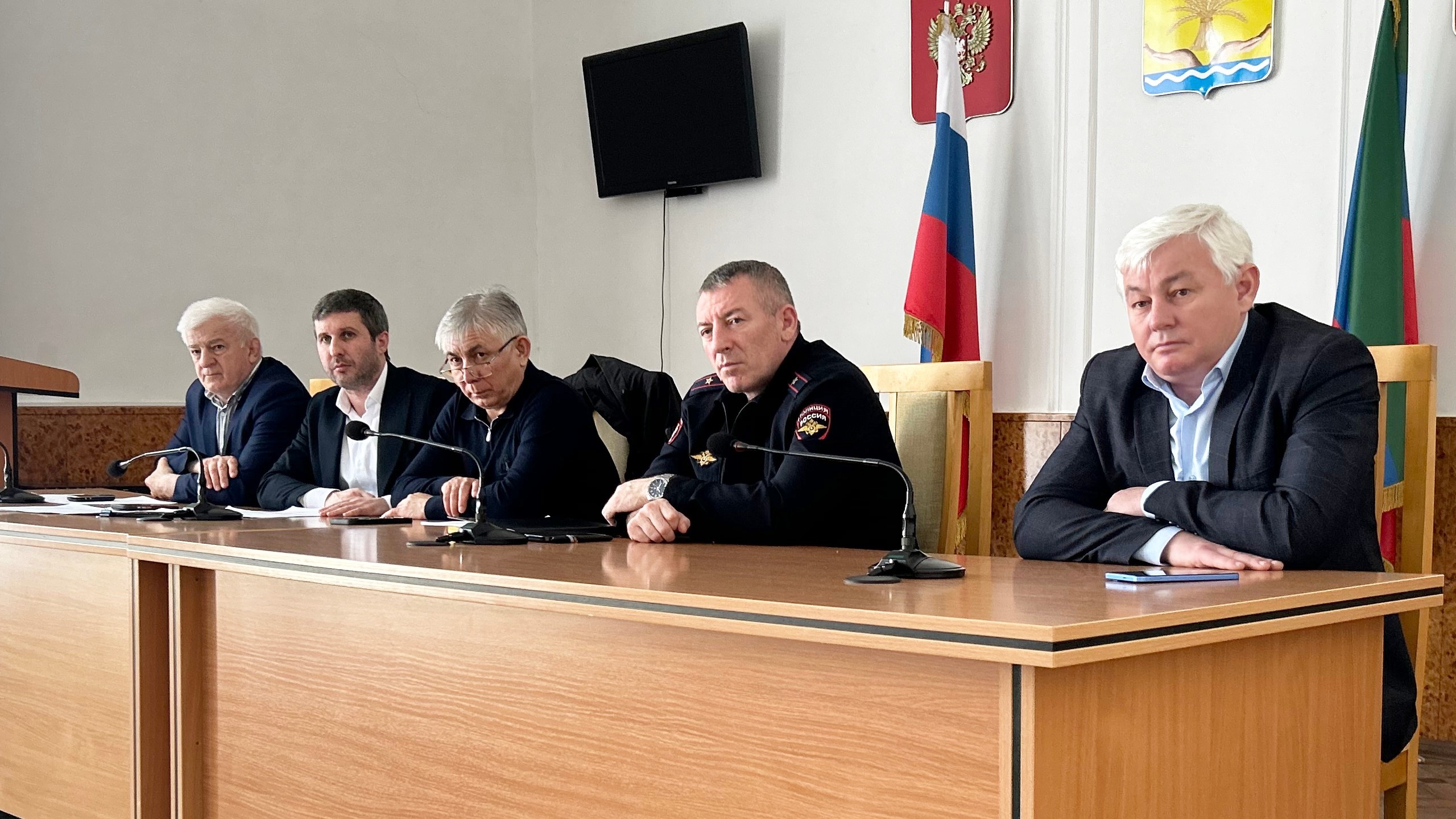 В Тарумовском районе обсудили обеспечение безопасности религиозных праздников и профилактику экстремизма