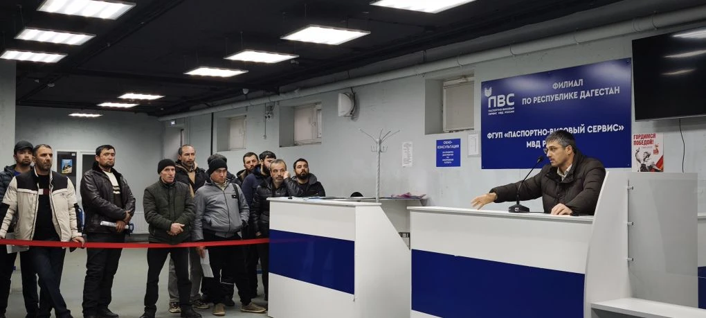 Всё о правах и обязанностях. Сотрудники Миннаца Дагестана разъяснили трудовым мигрантам правила пребывания в России