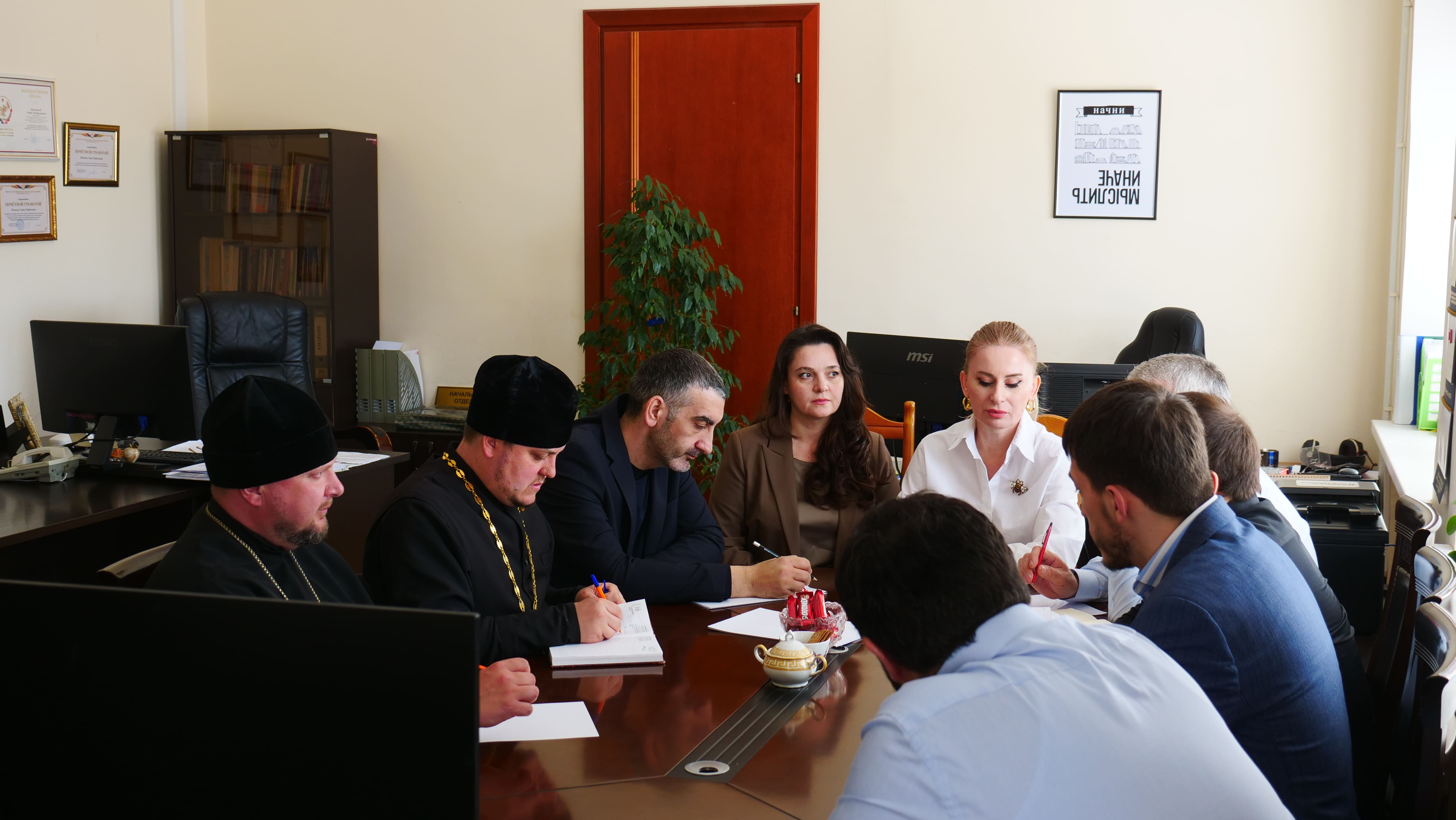 Вопросы проведения 13-го Международного межрелигиозного молодежного форума обсудили в Миннаце РД