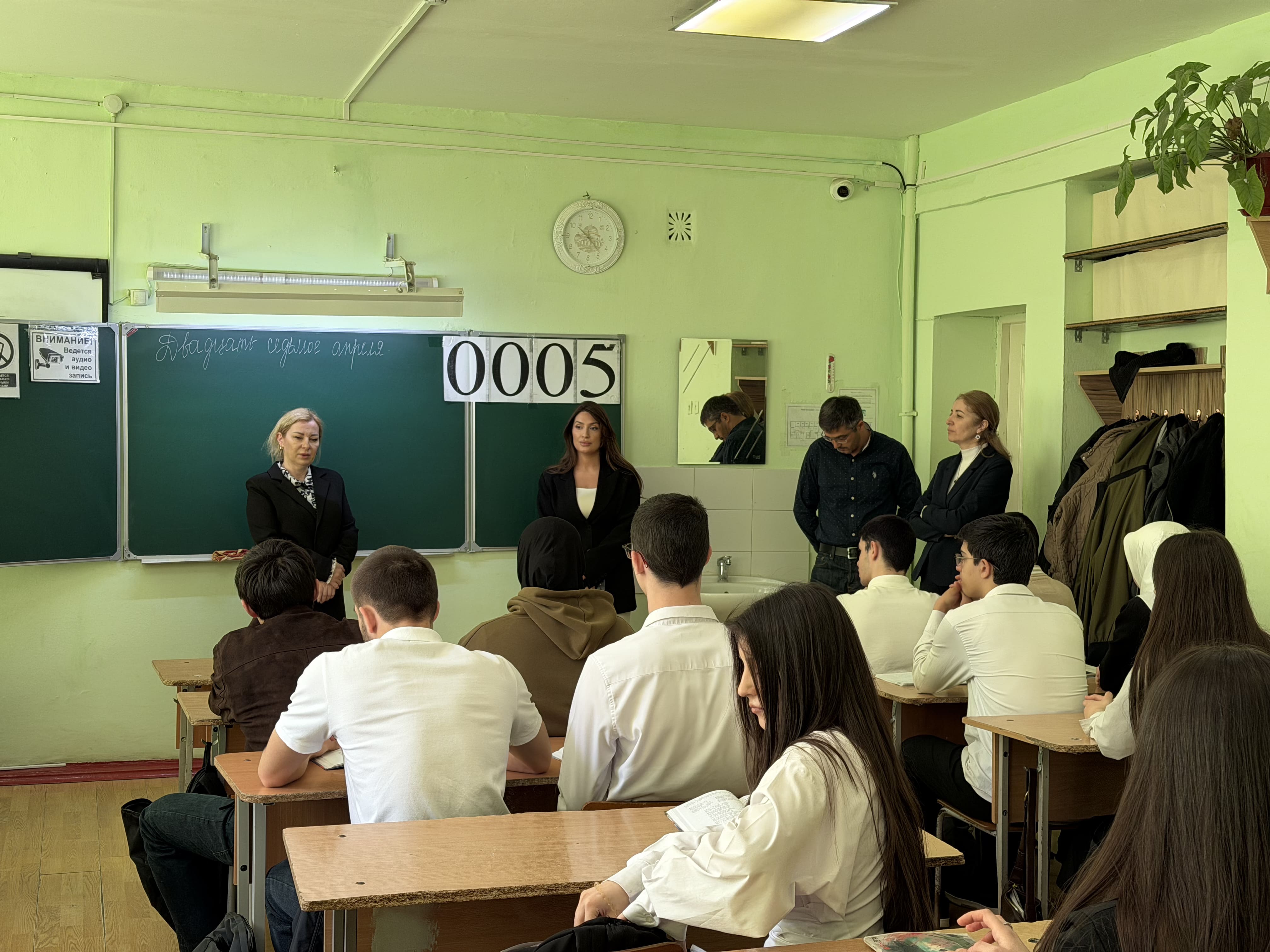 «Разговор о важном»: сотрудники Миннаца Дагестана обсудили со школьниками безопасность, уважение и ответственность