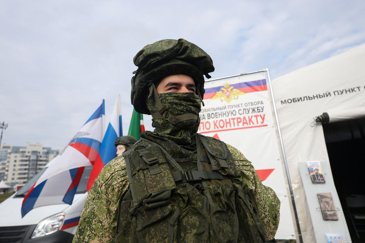 На особом положении. В России иностранные граждане, проходящие военную службу по контракту, не будут подлежать депортации