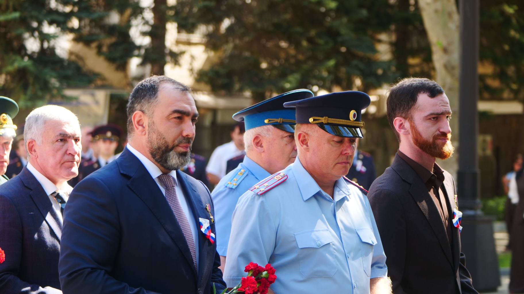 Темирлан Абуталимов возложил цветы к Мемориалу Славы в Махачкале