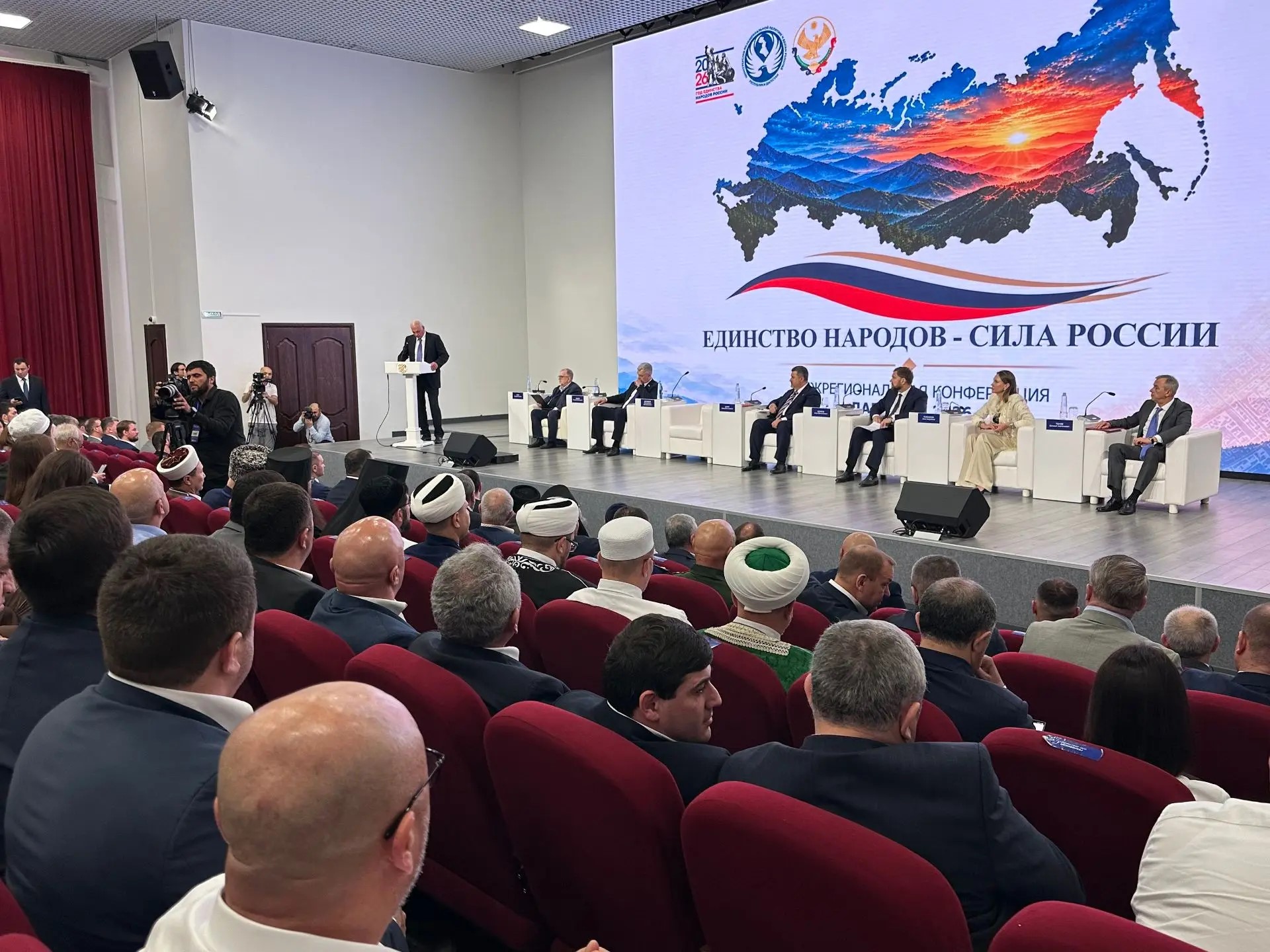 Народам России хорошо только тогда, когда они живут вместе.  Приоритеты государственной национальной политики России обсудили на пленарном заседании в Махачкале