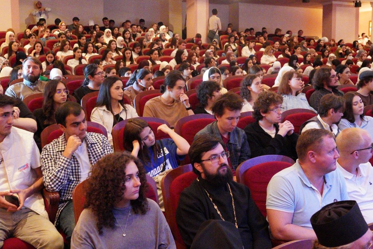 В Дербенте прошла Всероссийская научно-практической конференции «Единство традиций и инноваций: религия, цифровая безопасность и проектные решения в борьбе с терроризмом»