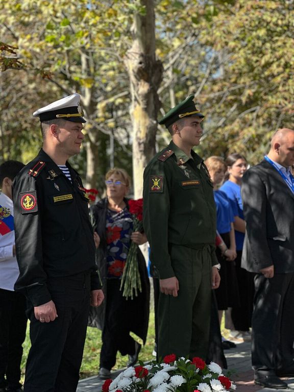 В рамках Всероссийской патриотической акции «Вахта героев Отечества» Избербаш тепло встретил Героев России