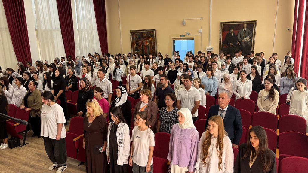 В рамках Всероссийской патриотической акции «Вахта героев Отечества» Избербаш тепло встретил Героев России