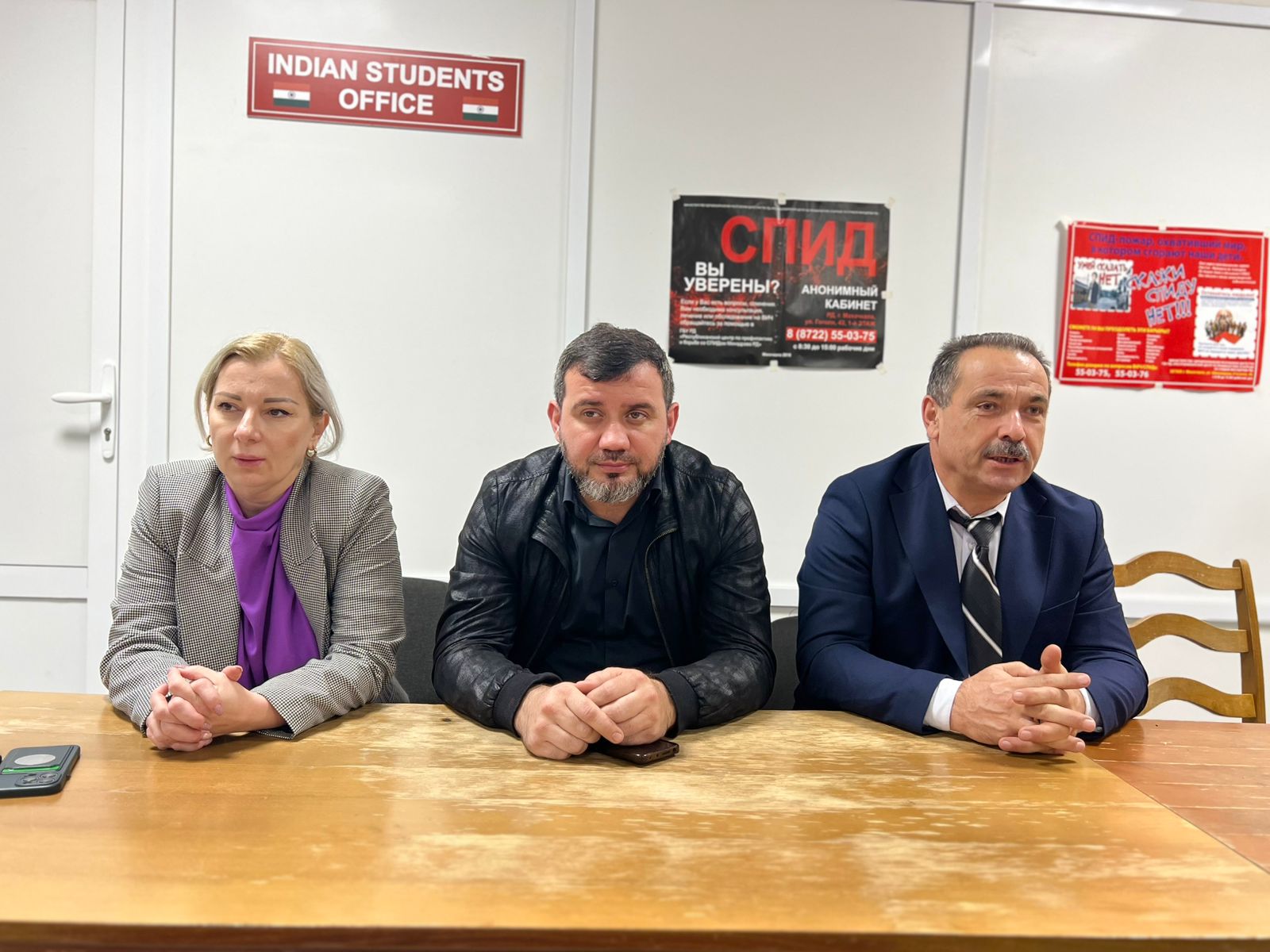Сотрудники Миннаца Дагестана провели с иностранными студентами ДГМУ профилактическую беседу