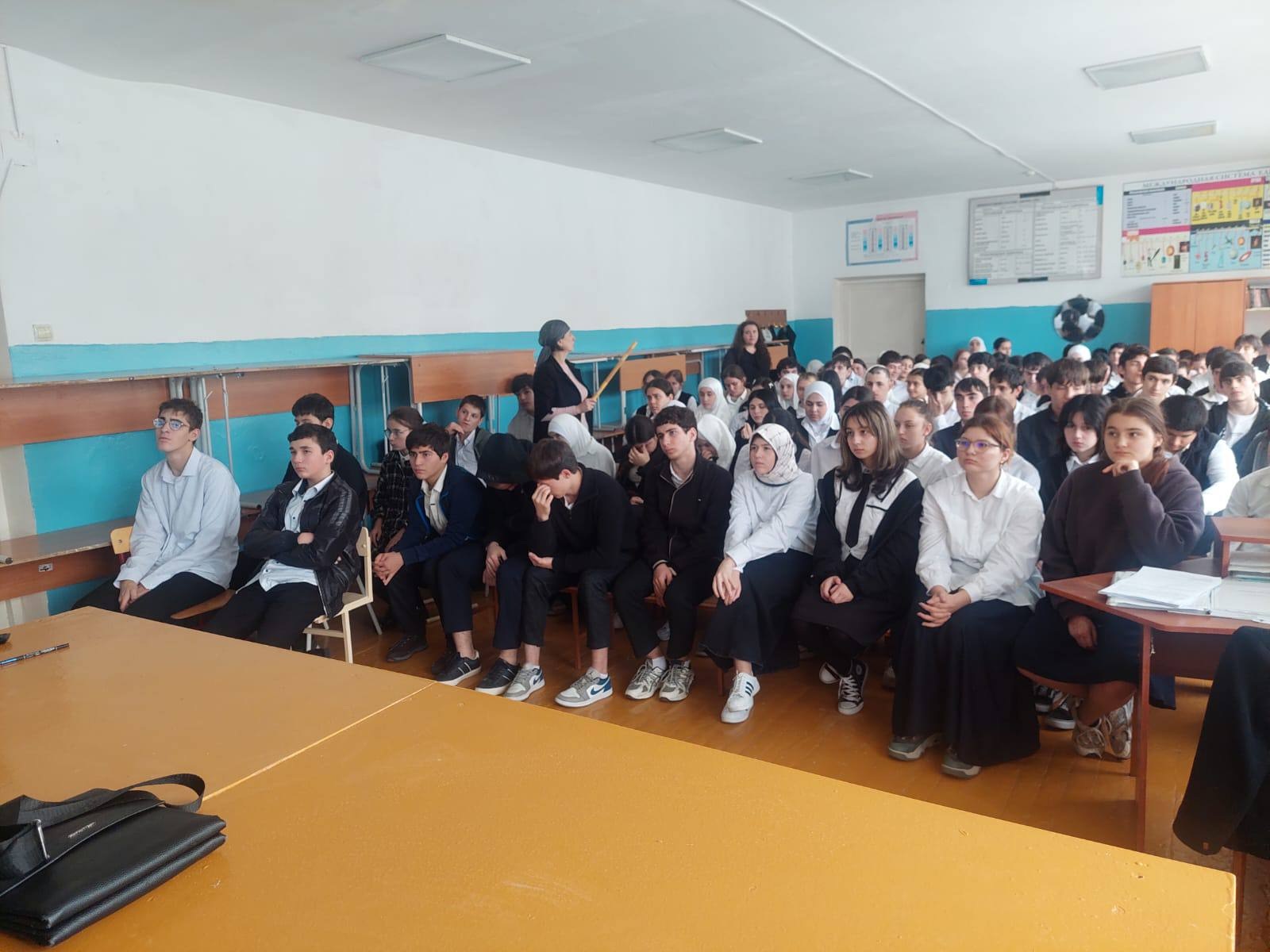 В Махачкале прошла серия образовательных встреч со школьниками