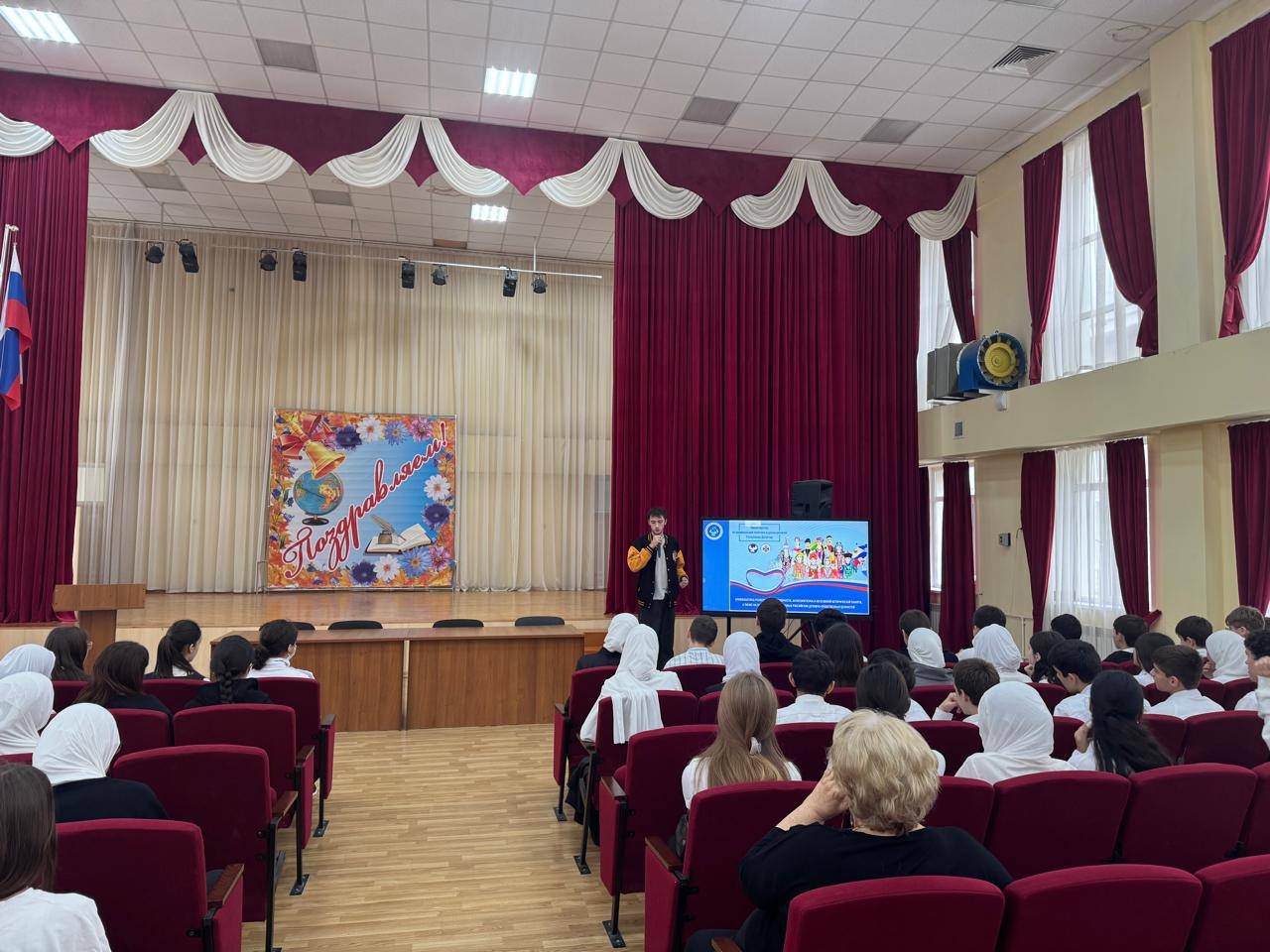 В Махачкале прошла серия образовательных встреч со школьниками