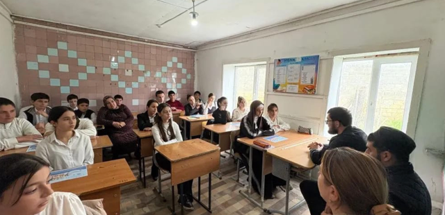 Миннац Дагестана: в 17 школах Дербентского района прошли образовательные встречи со школьниками