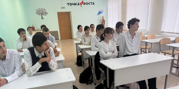 Миннац Дагестана: в 17 школах Дербентского района прошли образовательные встречи со школьниками