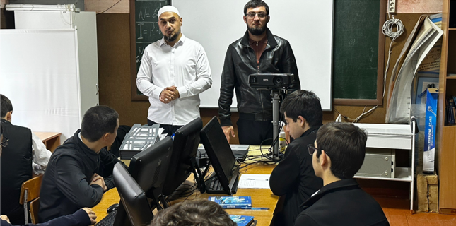 Миннац Дагестана: в 17 школах Дербентского района прошли образовательные встречи со школьниками